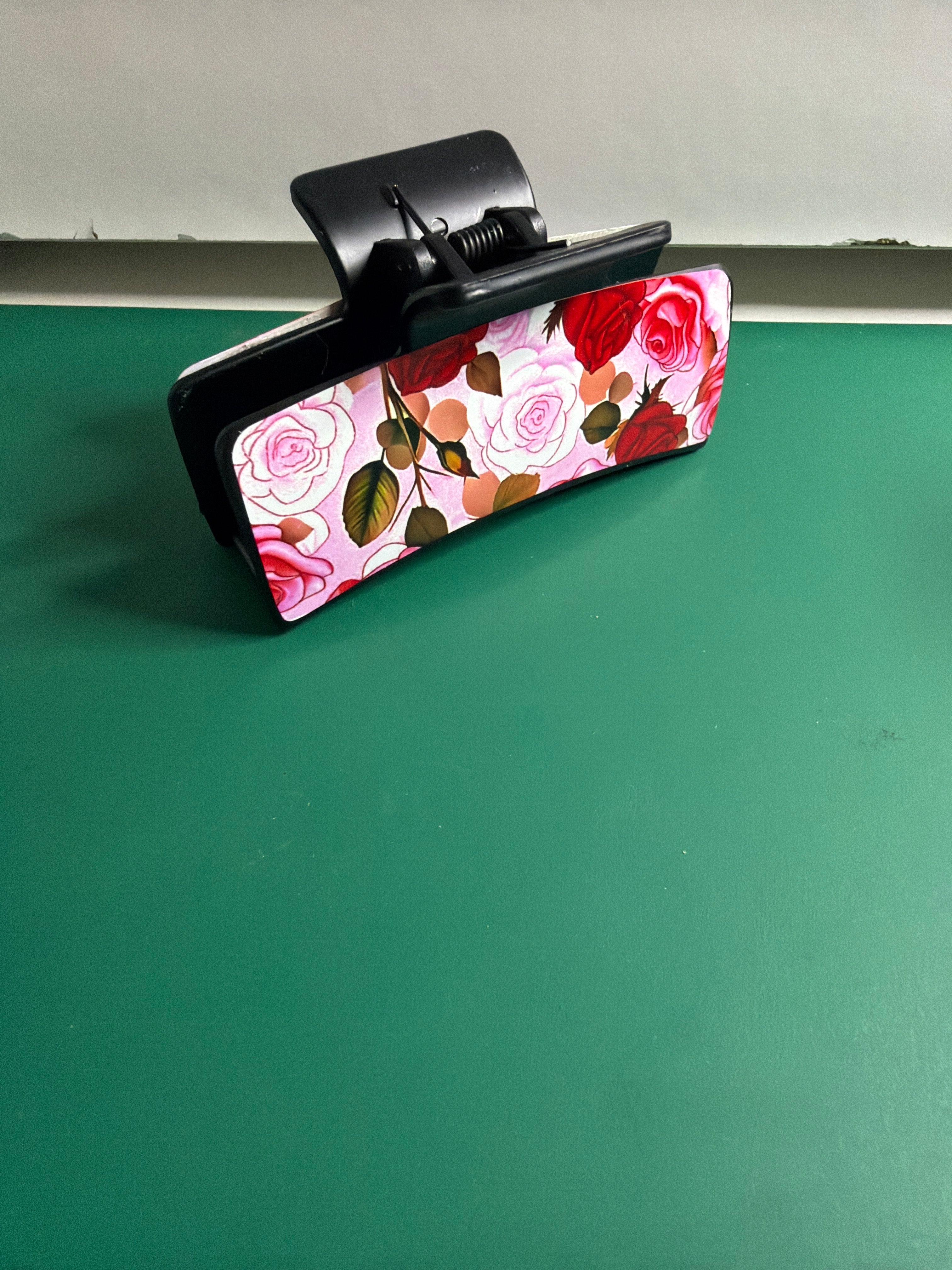 :
Pince à Cheveux « Bouquet de Roses » 🌹🌸